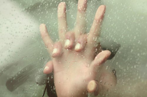 Futbolçunun arvadı polislə avtomobildə sevişərkən tutuldu - FOTO