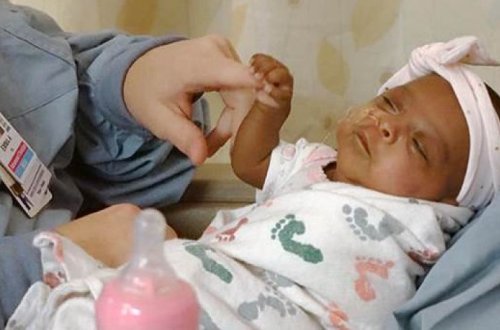 Врачи смогли спасти самого маленького ребенка в мире, весившего 245 грамм – ВИДЕО