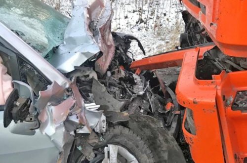 Водитель легковушки погиб в результате столкновения с грузовиком в Баку - ВИДЕО - ОБНОВЛЕНО