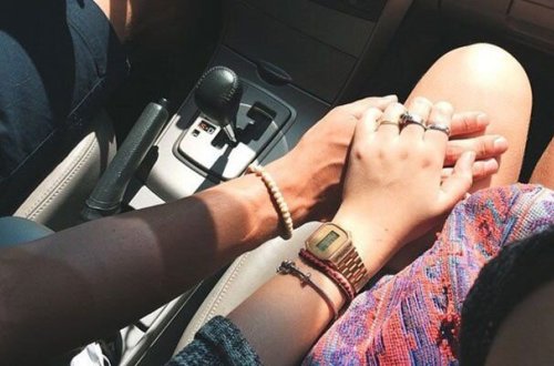 Oğlandan nişanlısına qarşı avtomobildə tərbiyəsiz hərəkət: şok - VİDEO