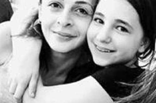 Elinanın rəfiqəsi Züleyxanın anası: 