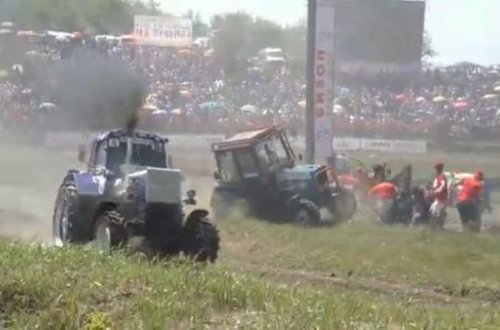Rusiyada traktor yarışlarında insident - VİDEO