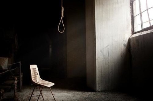 Azərbaycanda məmur intihar etdi