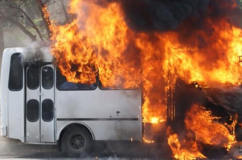 В Сумгайыте загорелся автобус