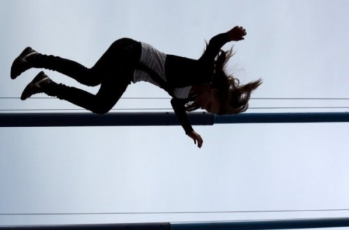 Bakıda OLAY: Qadın özünü 11-ci mərtəbədən yerə atdı