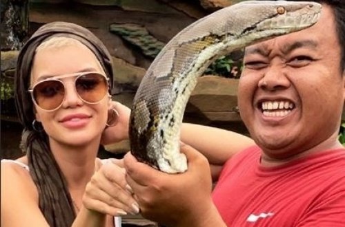 Aktrisa ilanla poz verdi - Fotolar