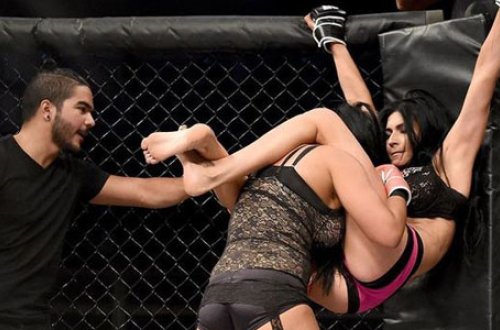 Qadınların nəfəs kəsən döyüşü - FOTOLAR