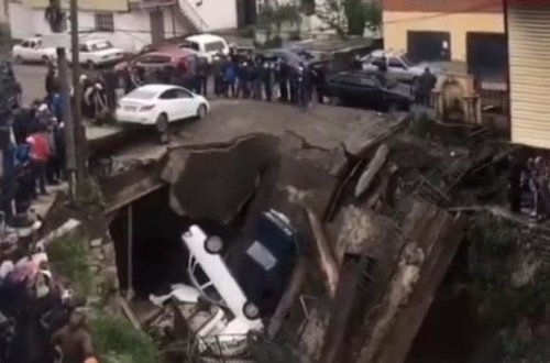 В Дагестане обрушился мост вместе с машинами - ВИДЕО