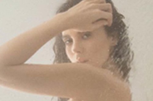 Ərə gedən müğənnidən çılpaq FOTO