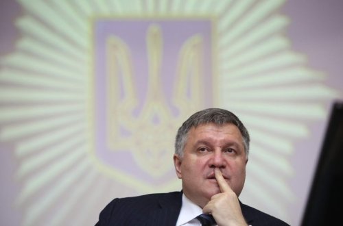 Erməni nazirin vəzifədən kənarlaşdırılması üçün petisiyada səs verənlərin sayı artır