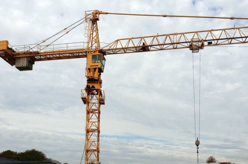 Bakıda kişi sevgilisini öldürdü - İndi də özünü krandan atmaq istəyir