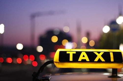 В Баку водителя «лондонского такси» ударили ножом