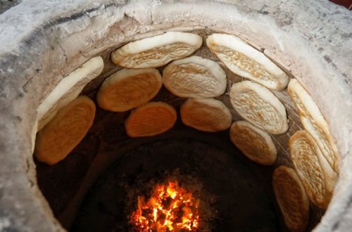 В Шеки женщина упала в тендир