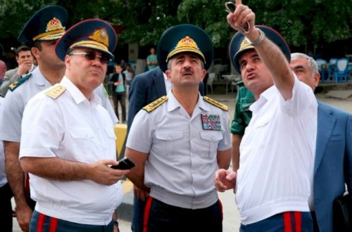 Generallar arasında qarşıdurma – Gömrükdə iki pəncərə