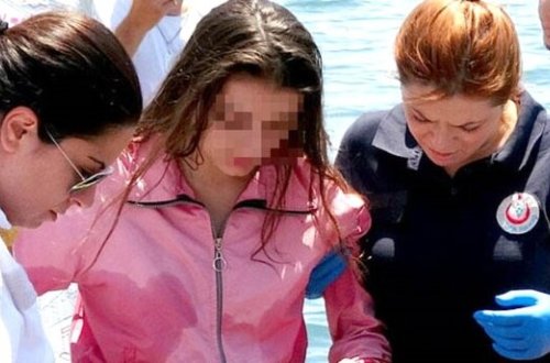 19 yaşlı qız huşunu itirdi, dənizə yıxıldı - FOTOLAR