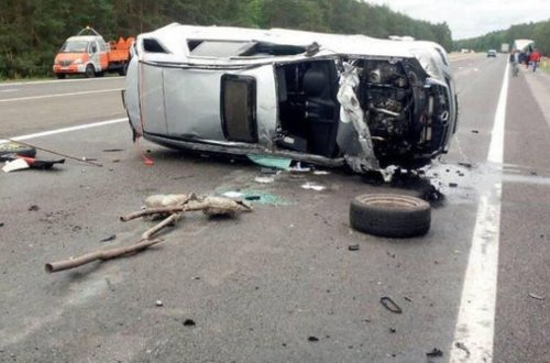 Bakıda avtomobil magistral yolda belə “uçdu” – REAL VİDEO