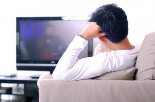 Qəzada ölən arvadını iki il sonra televiziyada gördü şok oldu - Görün nə baş verdi