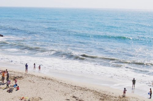 На бакинских пляжах спасли четверых утопающих