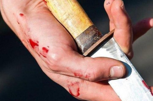 Bakıda qardaş qardaşı bıçaqladı