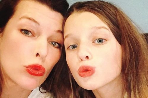 Как две капли воды – дочь Милы Йовович стала копией своей знаменитой мамы