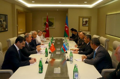 Qəbələdə Azərbaycan və Türkiyə müdafiə nazirlərinin görüşü keçirilib