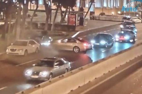 В Баку заснувший за рулем пьяный водитель устроил ДТП - ВИДЕО