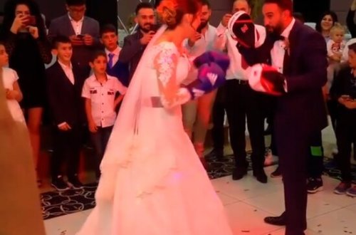 Azərbaycanlı dünya çempionu öz toyunda gəlinlə yumruqlaşdı - VİDEO