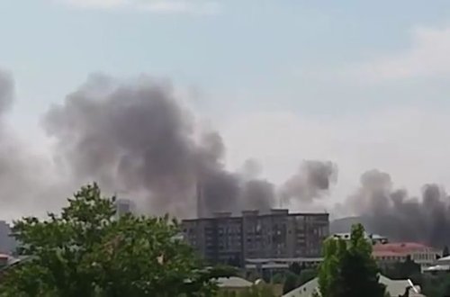 В Баку начался сильный пожар - ВИДЕО