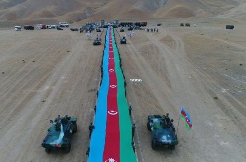 Azərbaycanda 5 km-lik dövlət bayrağı hazırlanıb - FOTO