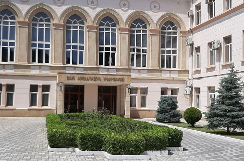 Aytən Səfərova xəsarət yetirdiyi xəstəyə barışıq təklif edib-məhkəmə vaxt verdi