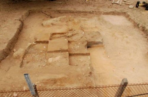 Uşaq bağçasının həyətindən 30 meyit tapıldı - ŞOK