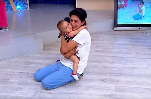 Xoşqədəm körpəsini döyən ananı biabır edib efirdən qovdu - VİDEO