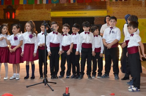 Zirvə liseyində Məzun günü (FOTOLAR)