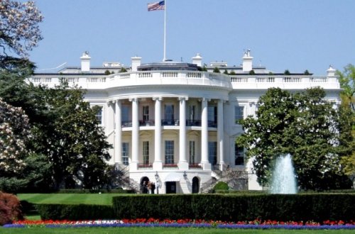 В США задержали мужчину за попытку проникнуть на территорию Белого дома