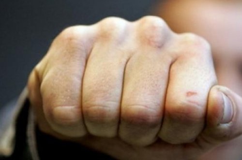 Biləsuvarda mollanı soyundurub döydülər - TƏFƏRRÜATLAR