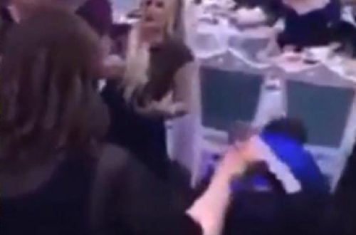 Məşhur müğənni toyda kameranın 