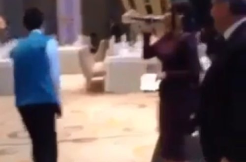 Azərbaycanda toyda deputat müğənniyə salfetdə görün nə yazıb göndərdi - FOTO