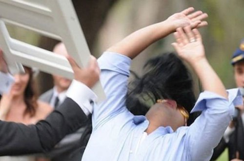 Bakı toyunda kütləvi dava - Yaralılar var