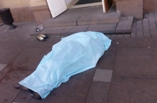 В Гяндже во дворе больницы обнаружен труп