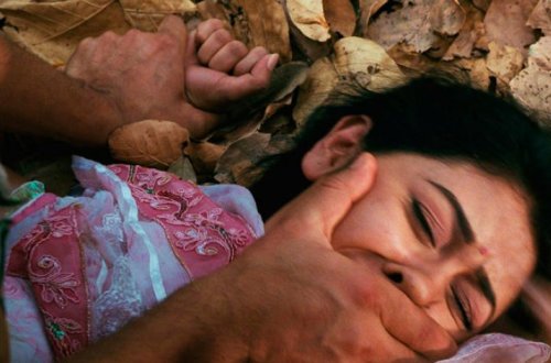 В Баку мужчина часами насиловал запертую дома женщину