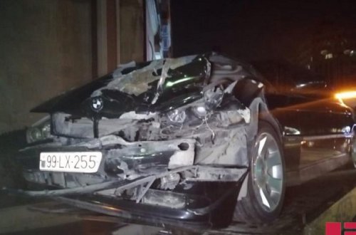 В центре Баку столкнулись «BMW» и «Volkswagen» - ВИДЕО