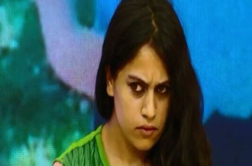 Azərbaycan efirində qız anasına qarşı elə hərəkət etdi ki... - şok VİDEO