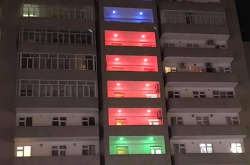 В Ясамале здание «окрасили» в цвета национального флага - ФОТО