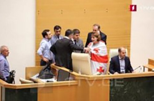 Tbilisidə rus deputatları qovurlar: 