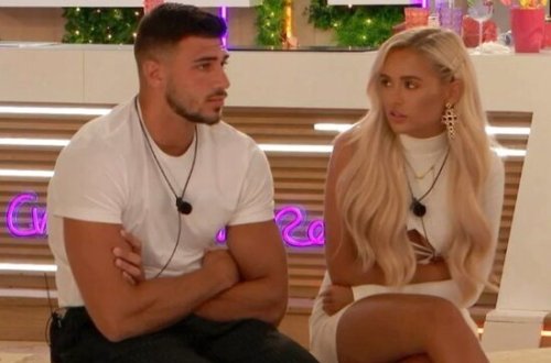 Canlı yayımda cinsi əlaqəyə girdilər: Hamı izlədi... - VİDEO