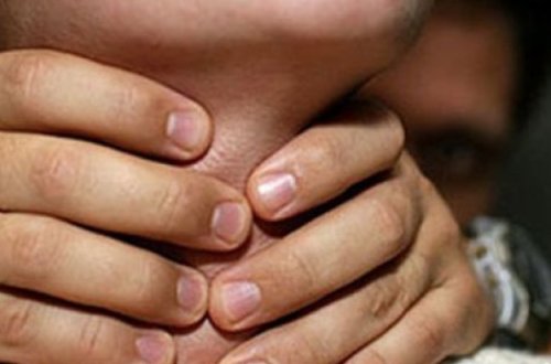 Balakəndə ər arvadını boğub öldürdü