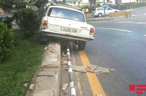 Bakıda sürücü sükan arxasında keçinib – Foto