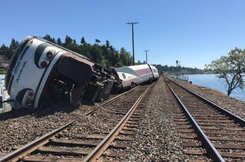 Banqladeşdə qatar relslərdən çıxıb: ölənlər və yaralılar var