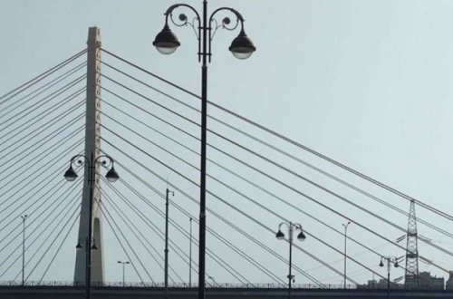 В Баку женщина с ребенком пыталась броситься с моста