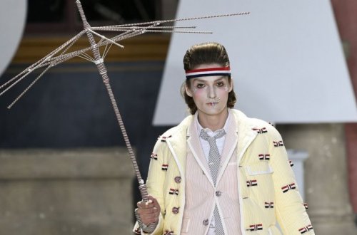 Платья с цветочным принтом и балетные пачки в мужской коллекции модельера Тома Брауна - ФОТО